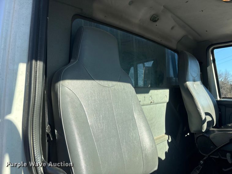 image for item FG2574 2005 International 7300 dump truck