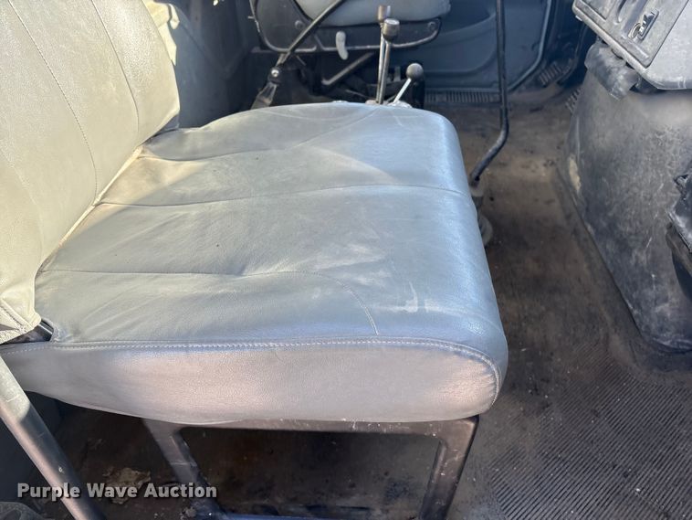 image for item FG2574 2005 International 7300 dump truck