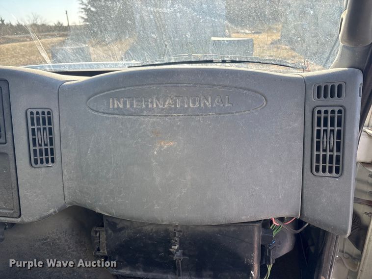 image for item FG2574 2005 International 7300 dump truck