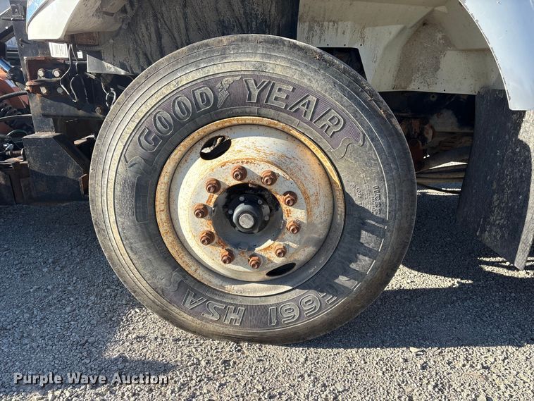 image for item FG2574 2005 International 7300 dump truck