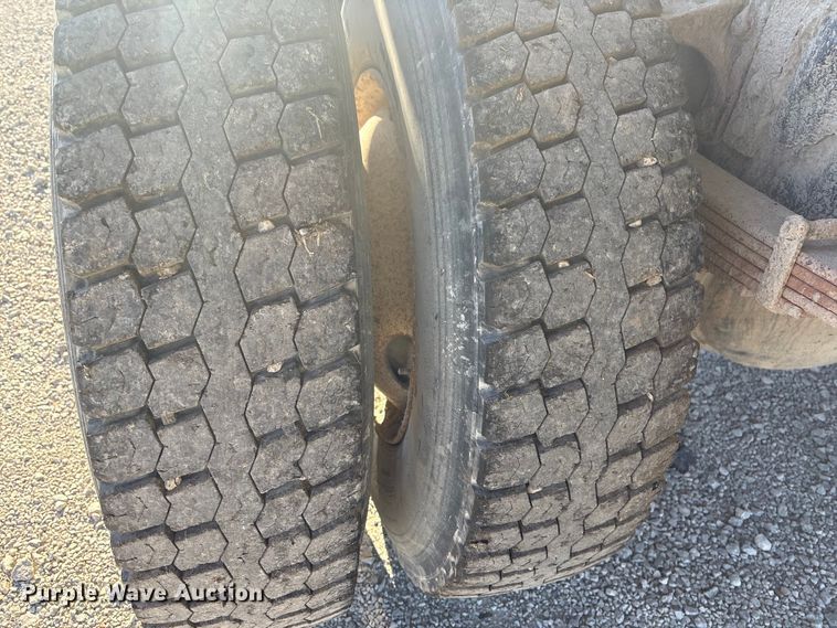 image for item FG2574 2005 International 7300 dump truck