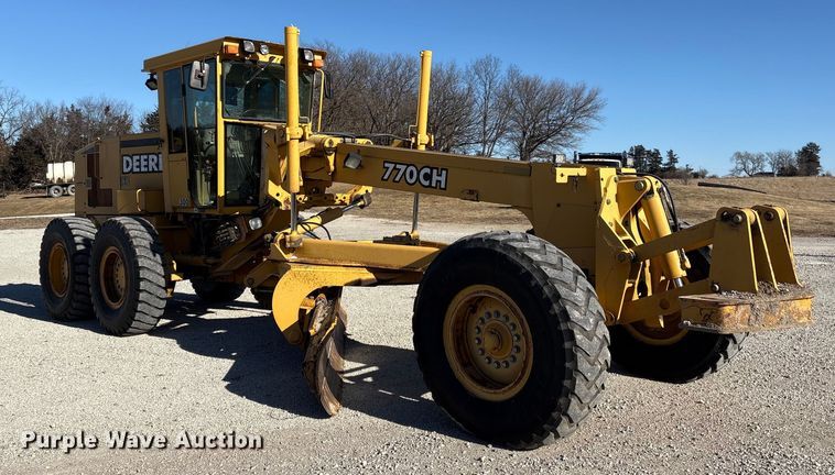 image for item FG2575 2001 John Deere 770CH motor grader