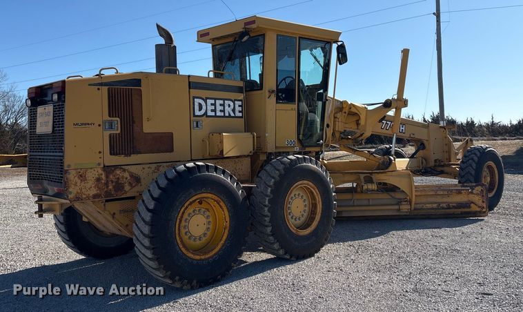 image for item FG2575 2001 John Deere 770CH motor grader