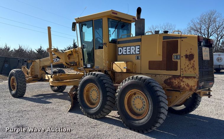 image for item FG2575 2001 John Deere 770CH motor grader