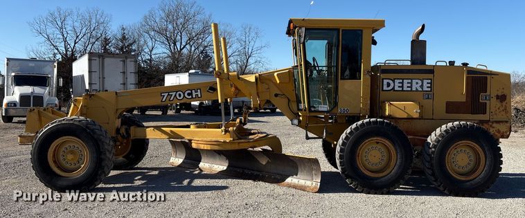image for item FG2575 2001 John Deere 770CH motor grader