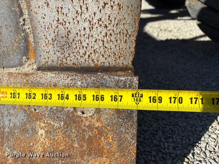 image for item FG2575 2001 John Deere 770CH motor grader