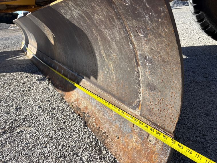 image for item FG2575 2001 John Deere 770CH motor grader