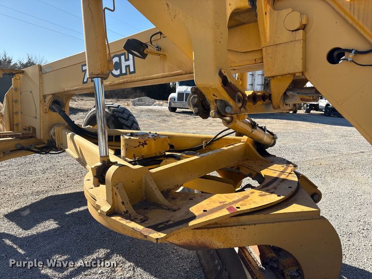 image for item FG2575 2001 John Deere 770CH motor grader