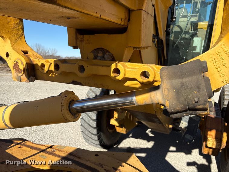 image for item FG2575 2001 John Deere 770CH motor grader