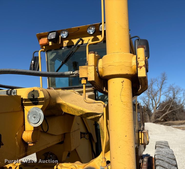 image for item FG2575 2001 John Deere 770CH motor grader