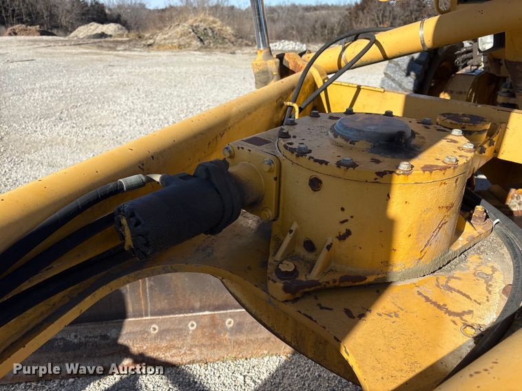 image for item FG2575 2001 John Deere 770CH motor grader