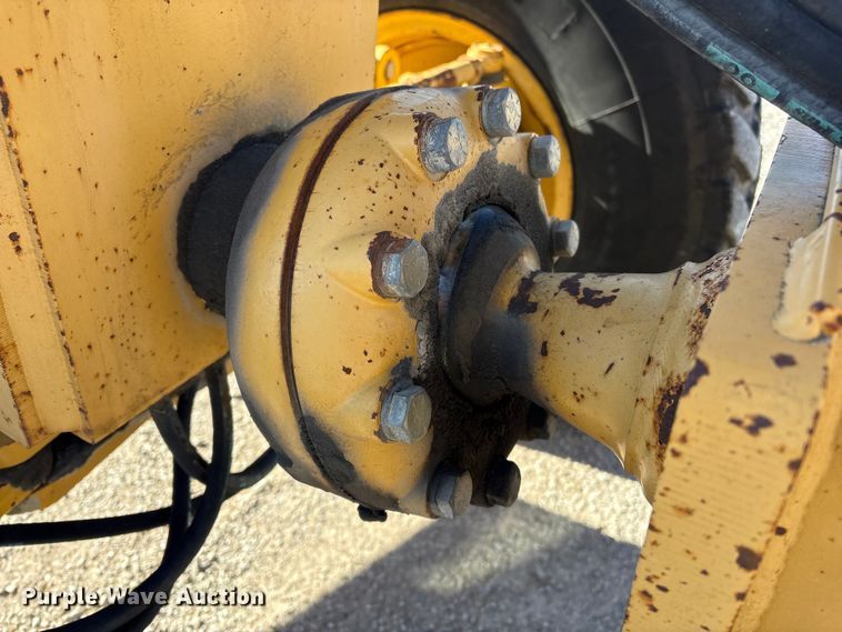 image for item FG2575 2001 John Deere 770CH motor grader