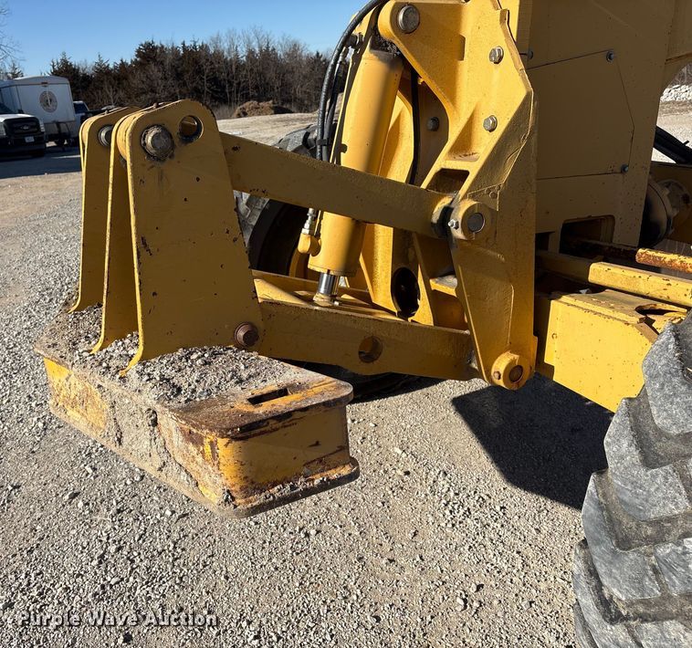 image for item FG2575 2001 John Deere 770CH motor grader