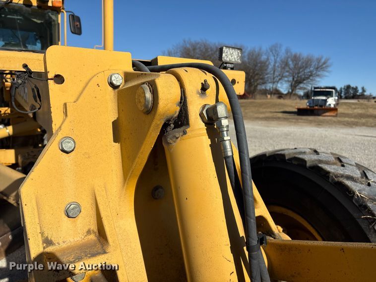 image for item FG2575 2001 John Deere 770CH motor grader