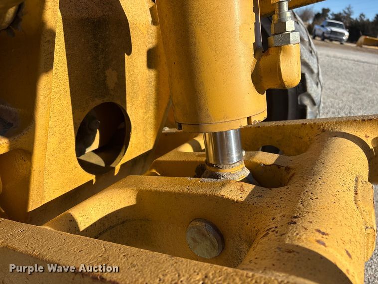 image for item FG2575 2001 John Deere 770CH motor grader