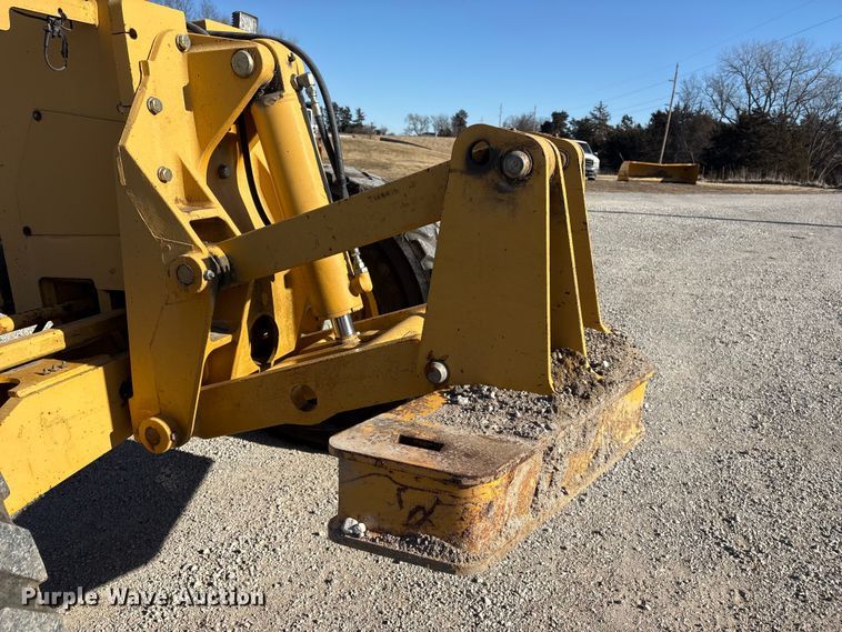 image for item FG2575 2001 John Deere 770CH motor grader