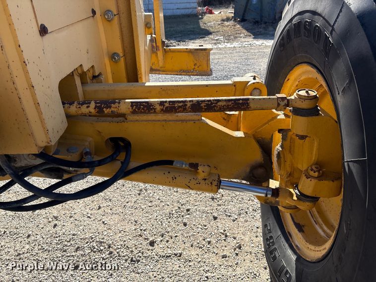 image for item FG2575 2001 John Deere 770CH motor grader