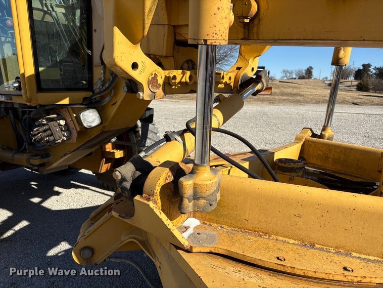 image for item FG2575 2001 John Deere 770CH motor grader