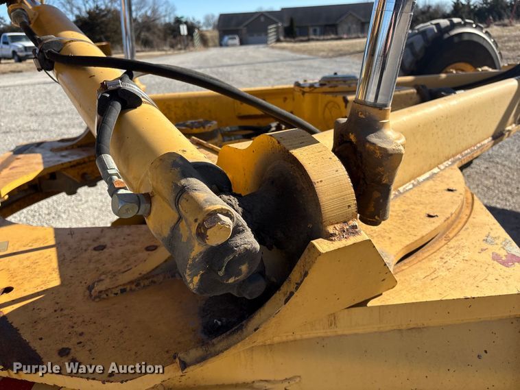 image for item FG2575 2001 John Deere 770CH motor grader