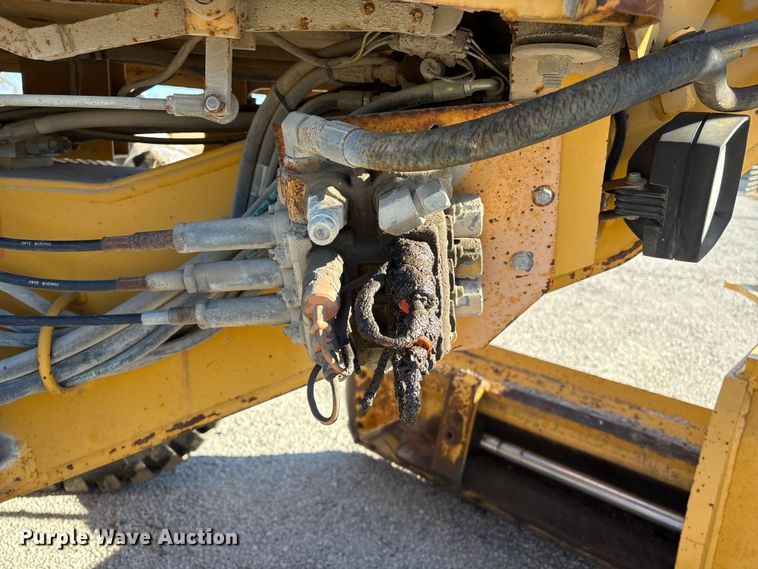 image for item FG2575 2001 John Deere 770CH motor grader