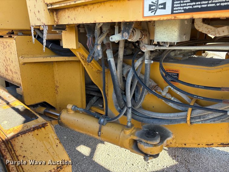 image for item FG2575 2001 John Deere 770CH motor grader