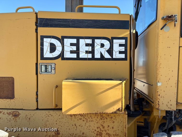 image for item FG2575 2001 John Deere 770CH motor grader