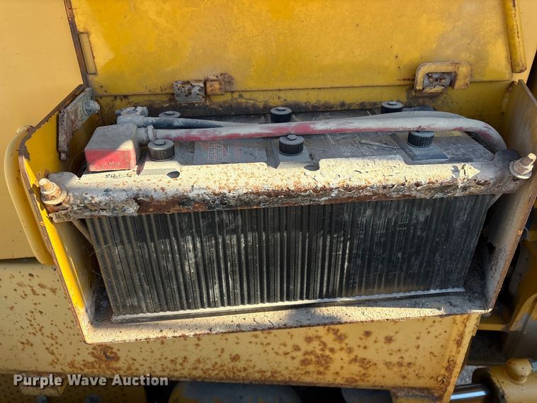 image for item FG2575 2001 John Deere 770CH motor grader