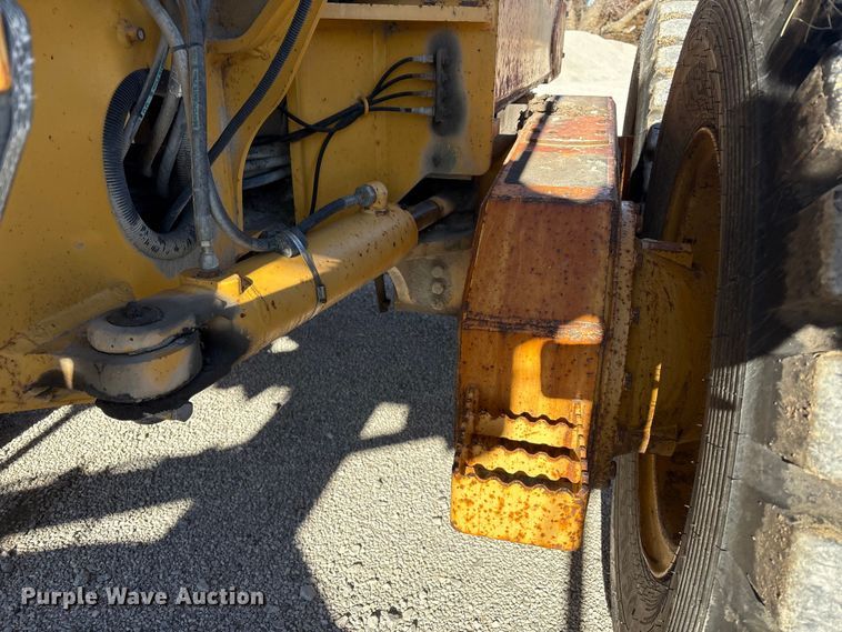 image for item FG2575 2001 John Deere 770CH motor grader