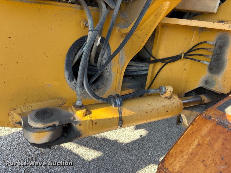 image for item FG2575 2001 John Deere 770CH motor grader