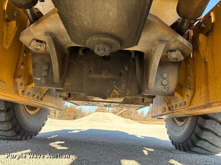 image for item FG2575 2001 John Deere 770CH motor grader