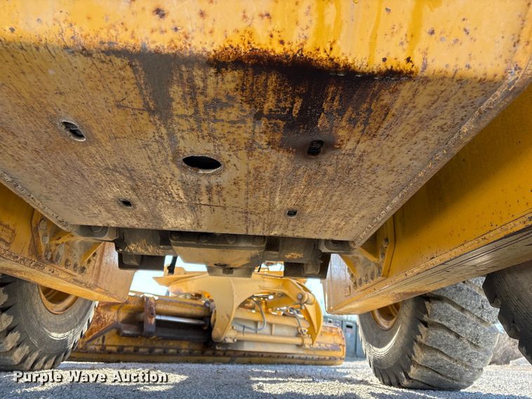 image for item FG2575 2001 John Deere 770CH motor grader