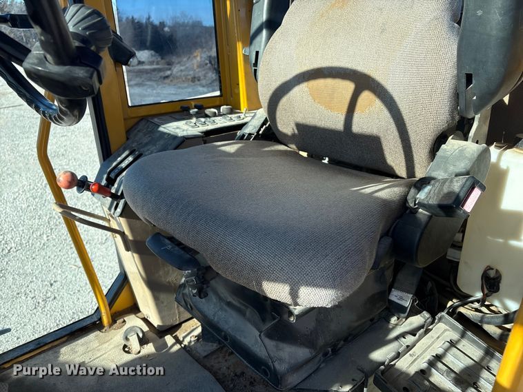 image for item FG2575 2001 John Deere 770CH motor grader