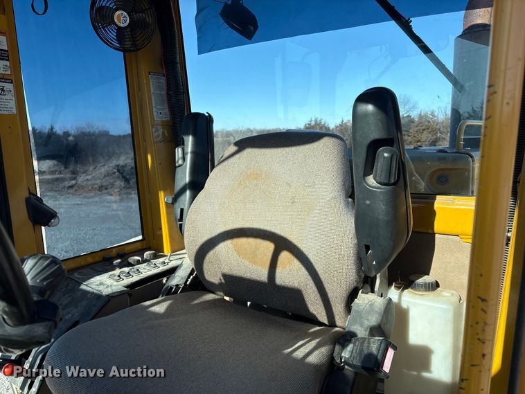 image for item FG2575 2001 John Deere 770CH motor grader