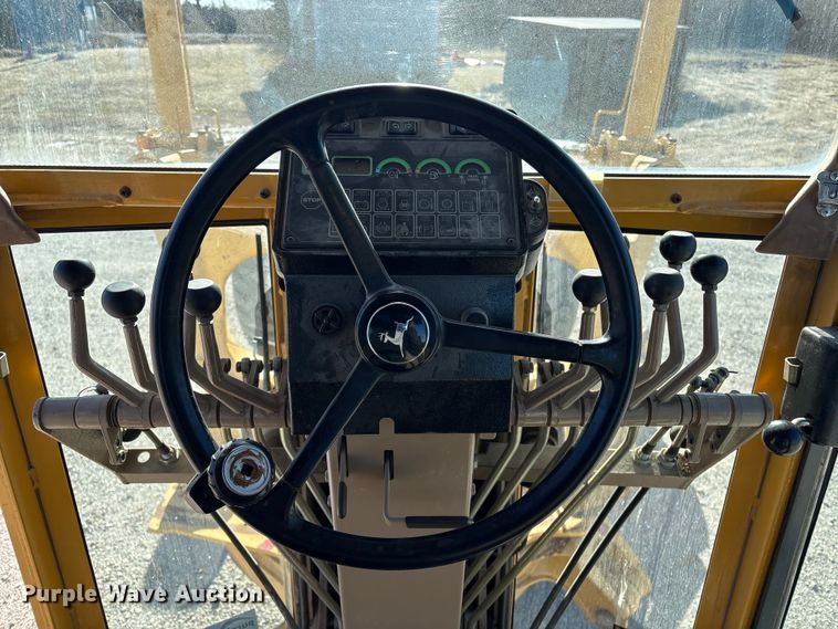 image for item FG2575 2001 John Deere 770CH motor grader