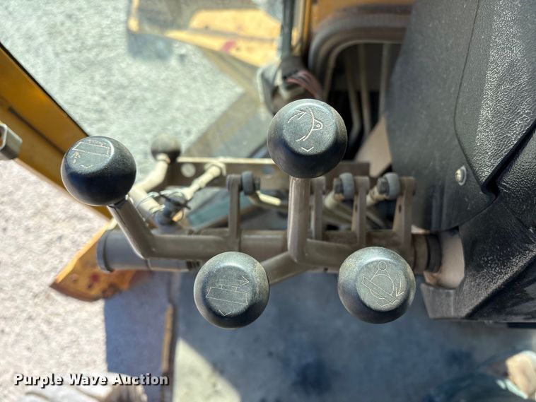 image for item FG2575 2001 John Deere 770CH motor grader