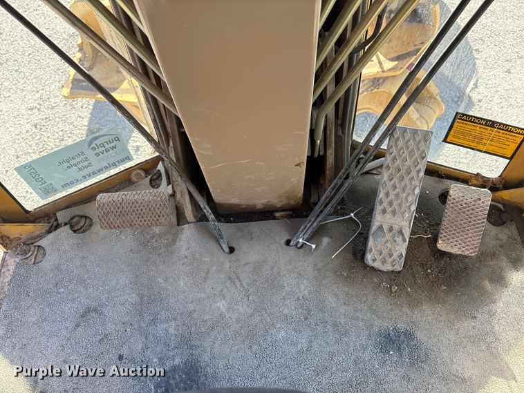 image for item FG2575 2001 John Deere 770CH motor grader