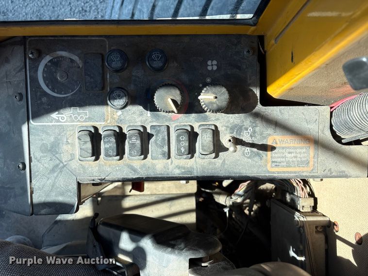 image for item FG2575 2001 John Deere 770CH motor grader