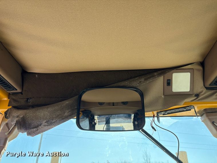 image for item FG2575 2001 John Deere 770CH motor grader