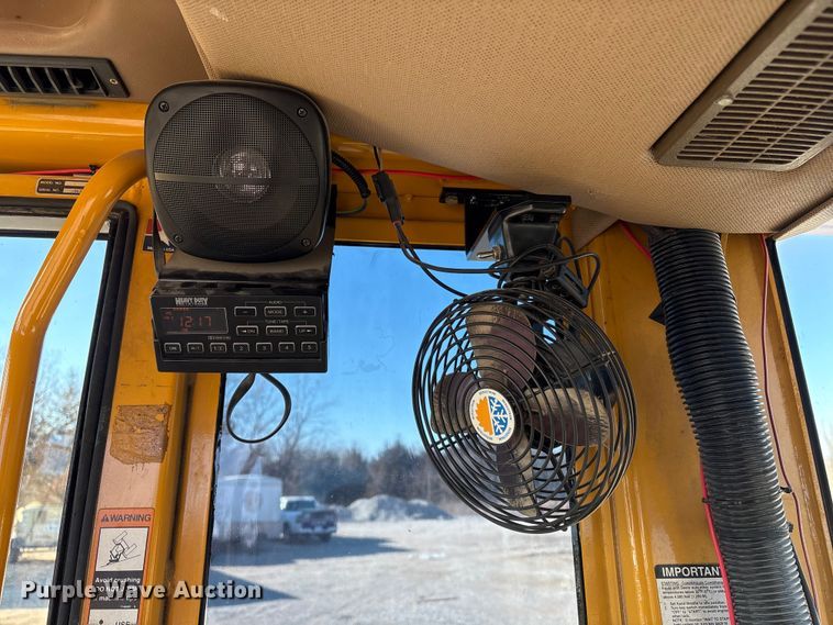 image for item FG2575 2001 John Deere 770CH motor grader