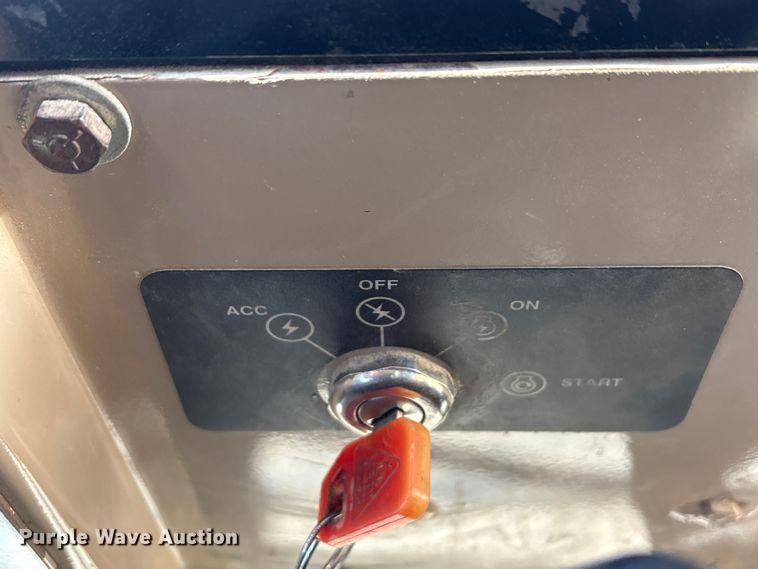 image for item FG2575 2001 John Deere 770CH motor grader