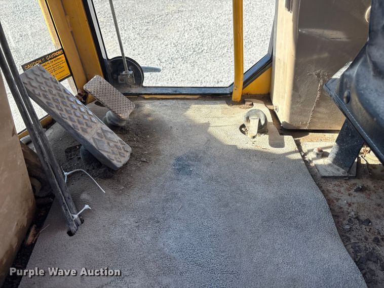 image for item FG2575 2001 John Deere 770CH motor grader