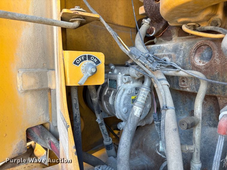 image for item FG2575 2001 John Deere 770CH motor grader