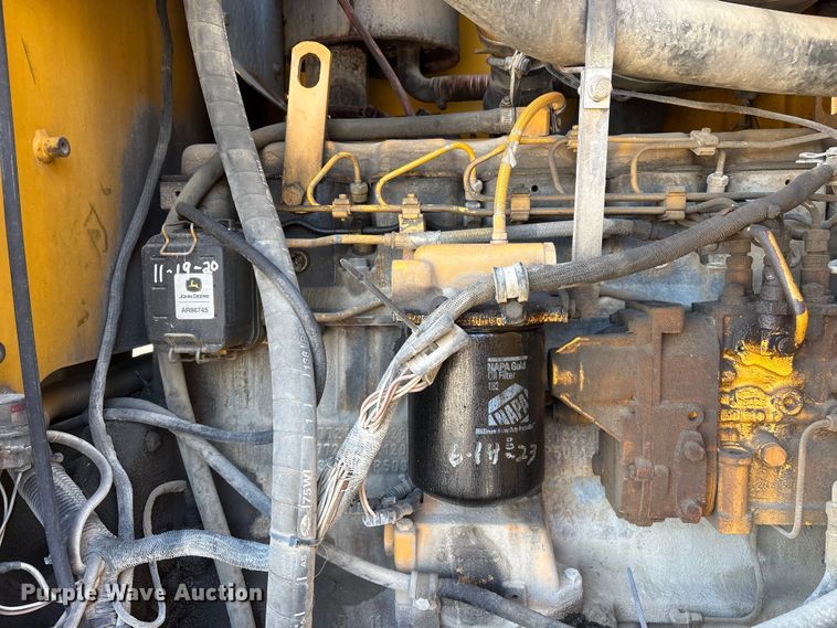 image for item FG2575 2001 John Deere 770CH motor grader