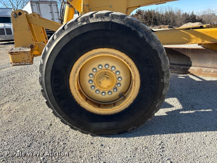 image for item FG2575 2001 John Deere 770CH motor grader