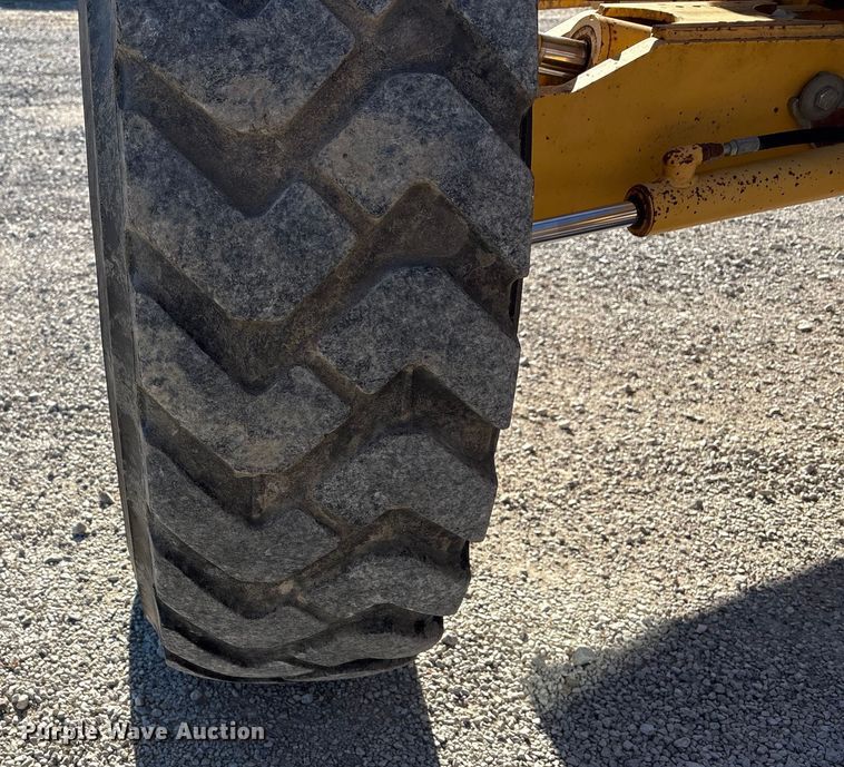 image for item FG2575 2001 John Deere 770CH motor grader