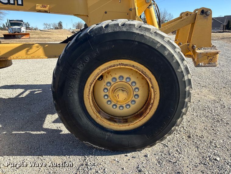 image for item FG2575 2001 John Deere 770CH motor grader