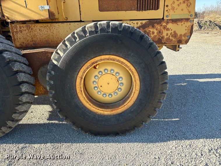 image for item FG2575 2001 John Deere 770CH motor grader