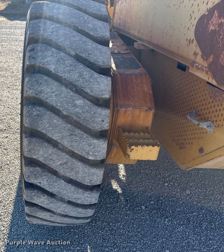 image for item FG2575 2001 John Deere 770CH motor grader