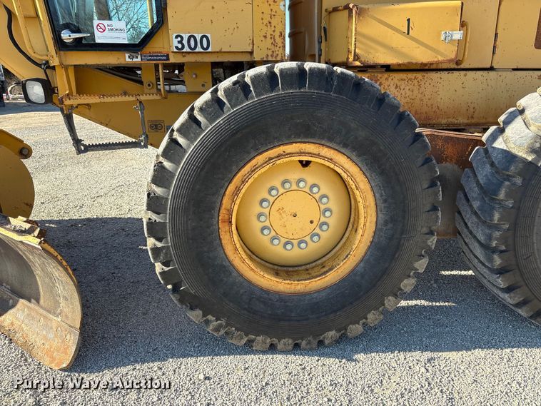 image for item FG2575 2001 John Deere 770CH motor grader