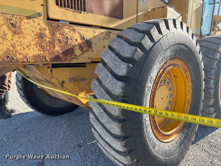 image for item FG2575 2001 John Deere 770CH motor grader